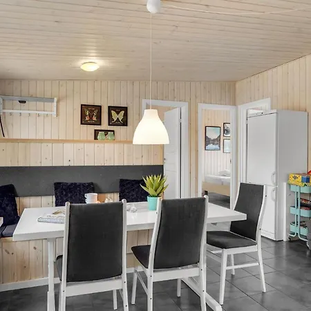Wunderschönes Haus Mit 3 Schlafzimmern In Rønde Rønde