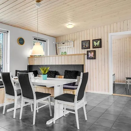 Wunderschönes Haus Mit 3 Schlafzimmern In Rønde