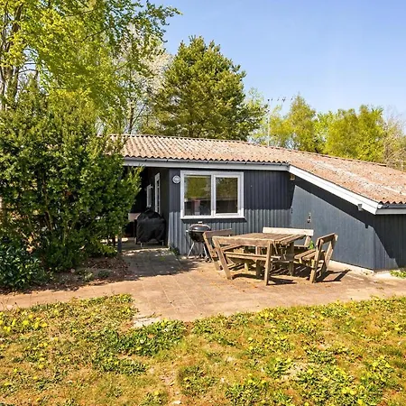 Wunderschönes Haus Mit 3 Schlafzimmern In Rønde Ferienhaus *