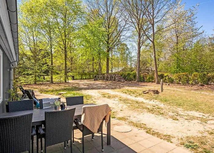 Three-bedroom In بيت للعطل